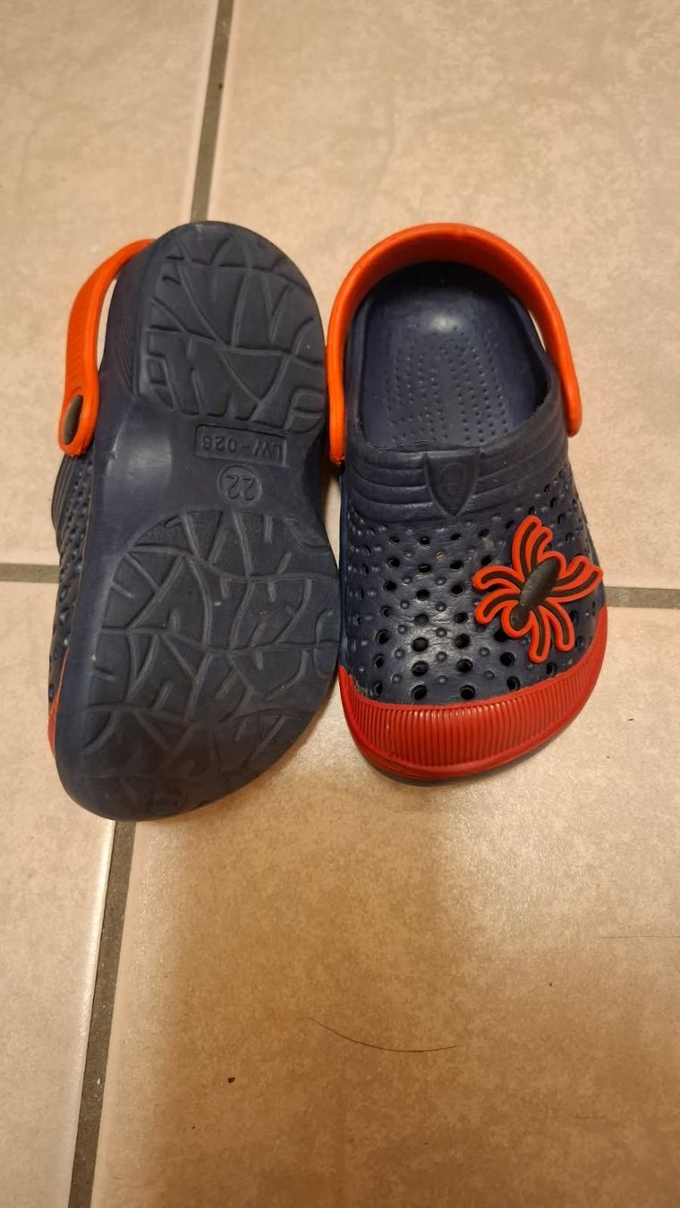 Scarpe per ragazzi: Sommer-Clogs Gr. 22 – Usato da Fischbach-Göslikon venduto da Rainbow88 1