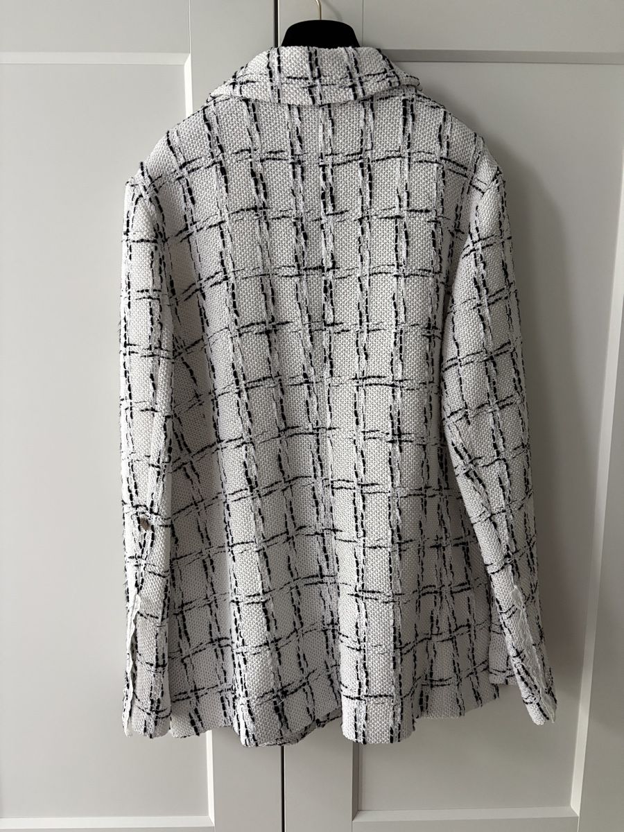 Chanel Giacche: Chanel Tweed Jacket White Black – Usato da Nyon venduto da Avido_Dollars 5