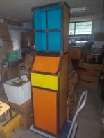 Hochwertiger Schrank aus Metall u. Holz, einzigartik