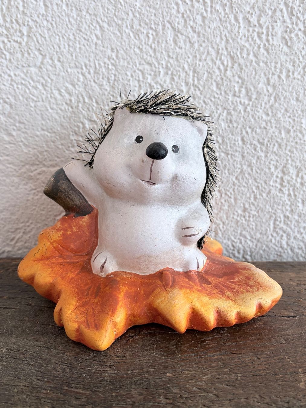 Statuette: Deko Igel auf Herbstblatt Keramik Neu – Nuovo e nell'imballaggio originale da Zäziwil venduto da Emlea