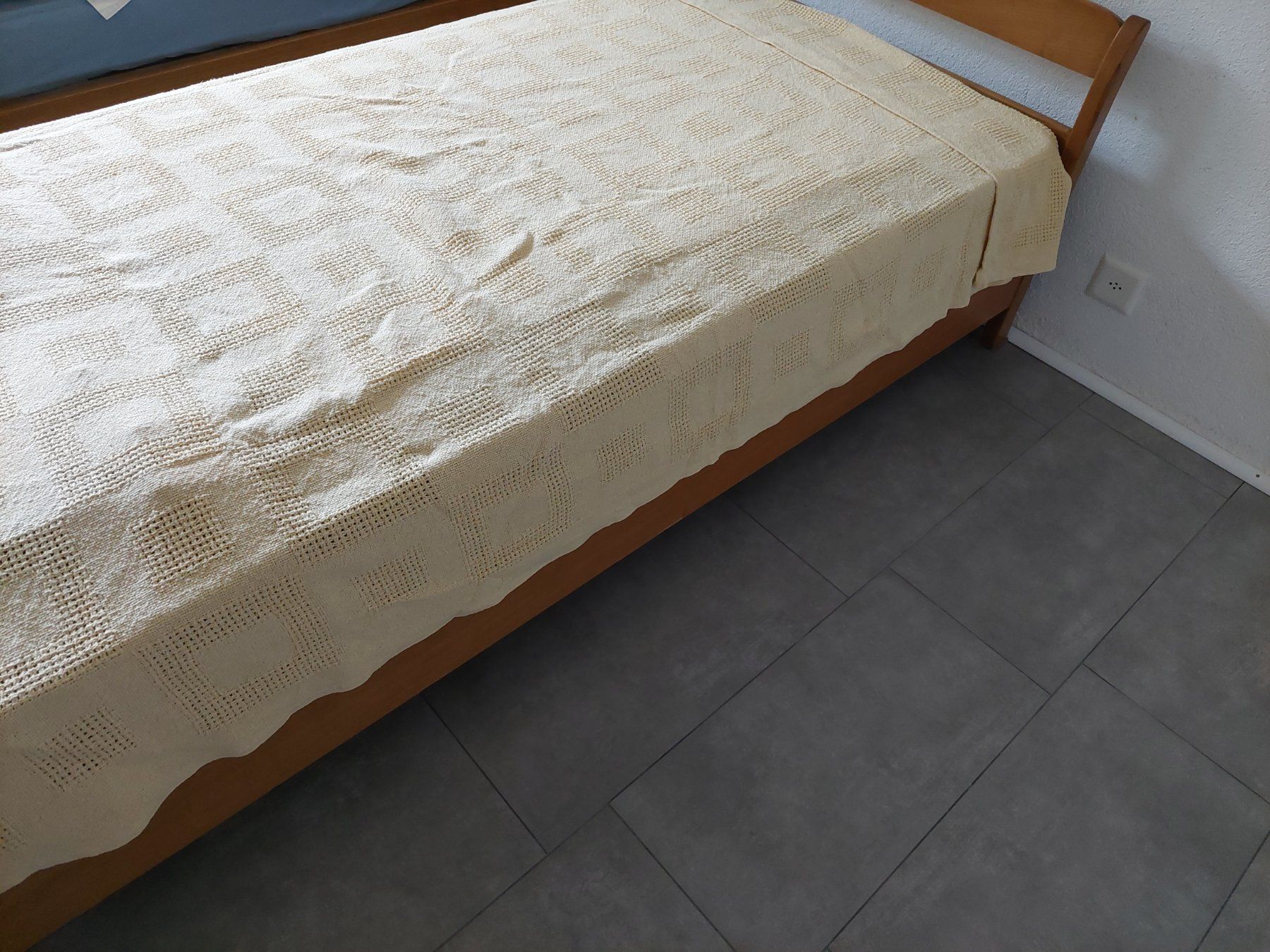 Decken: Tagesdecke / Bettüberwurf in Hellgelb – Gebraucht aus Wiesendangen von troawus