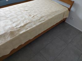 Tagesdecke / Bettüberwurf in Hellgelb