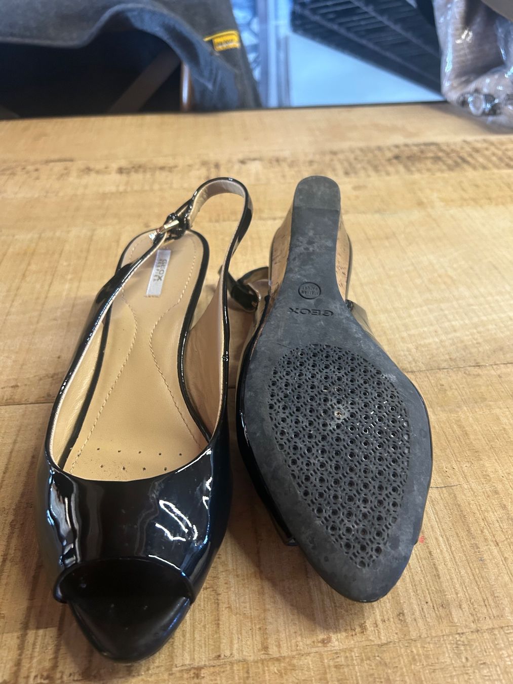 Geox Scarpe da donna: Geox sandales vernis noires – Usato da Val-d'Illiez venduto da Dombou 1