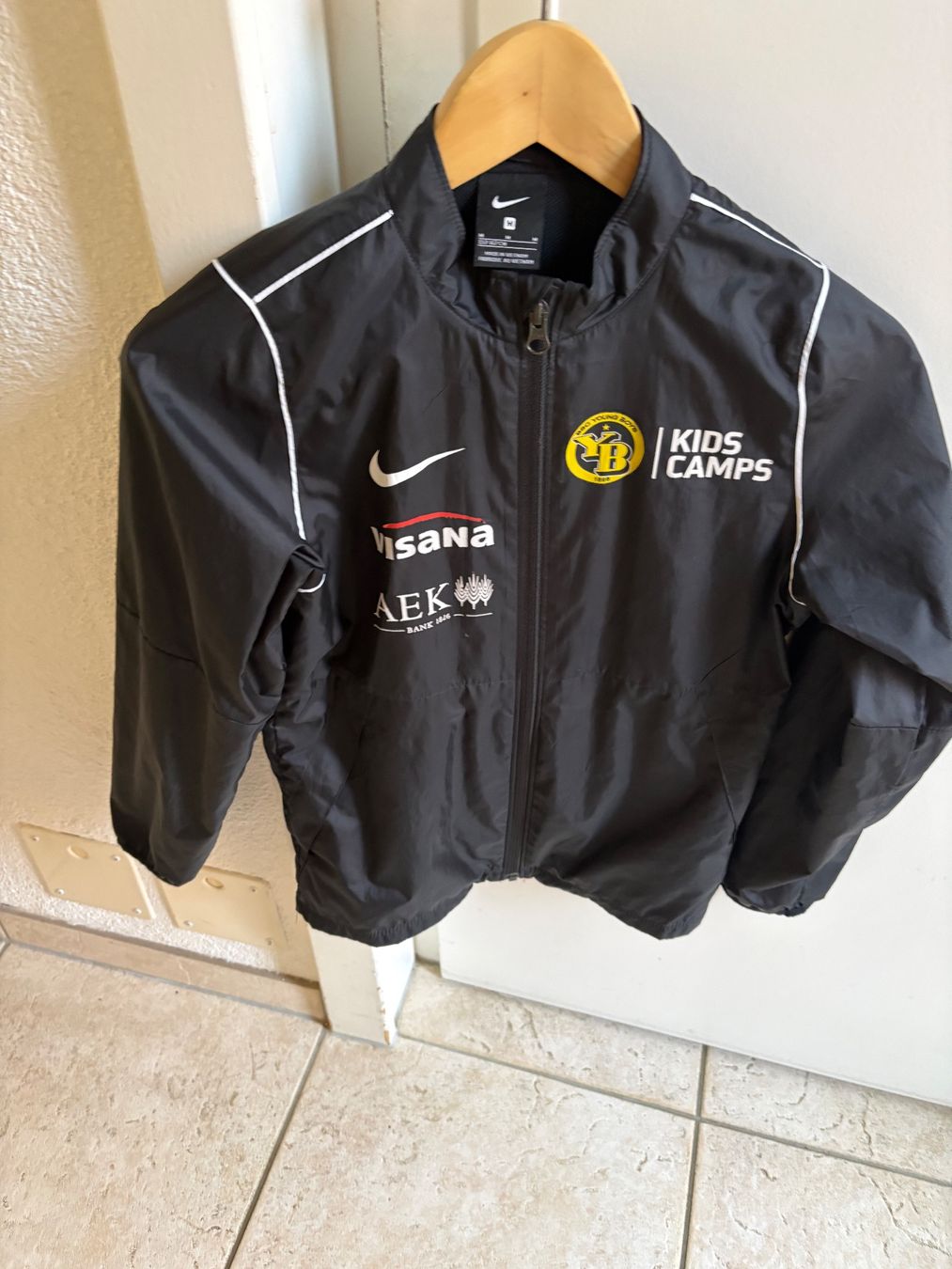 Jacken: YB Regenjacke Kidscamp – Gebraucht aus Belp von mikemaru