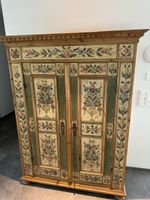 Antiker Bauernschrank Hand bemalt massiv 1840