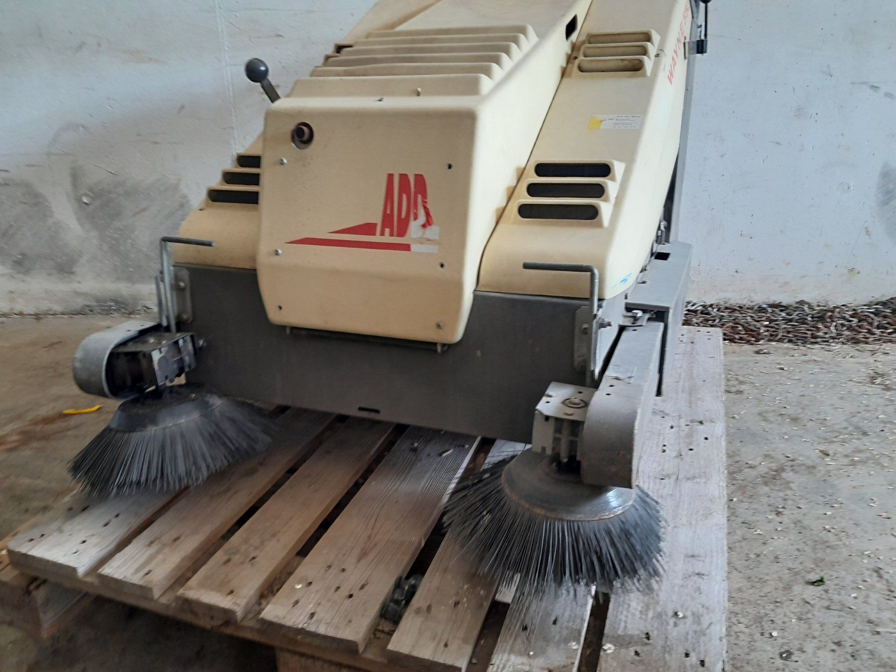 Tutte le macchine: Putzmaschine wayne 550 – Usato da Sattel venduto da luawiba 2