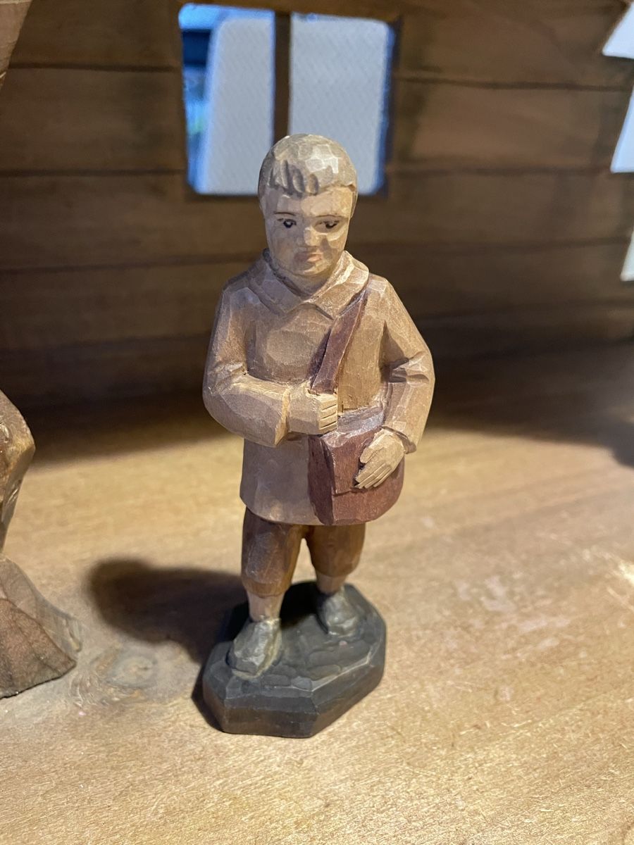 Figurines: Knabe mit Tasche E.Thomann Brienz – D'occasion à Flawil par Naphtali 3