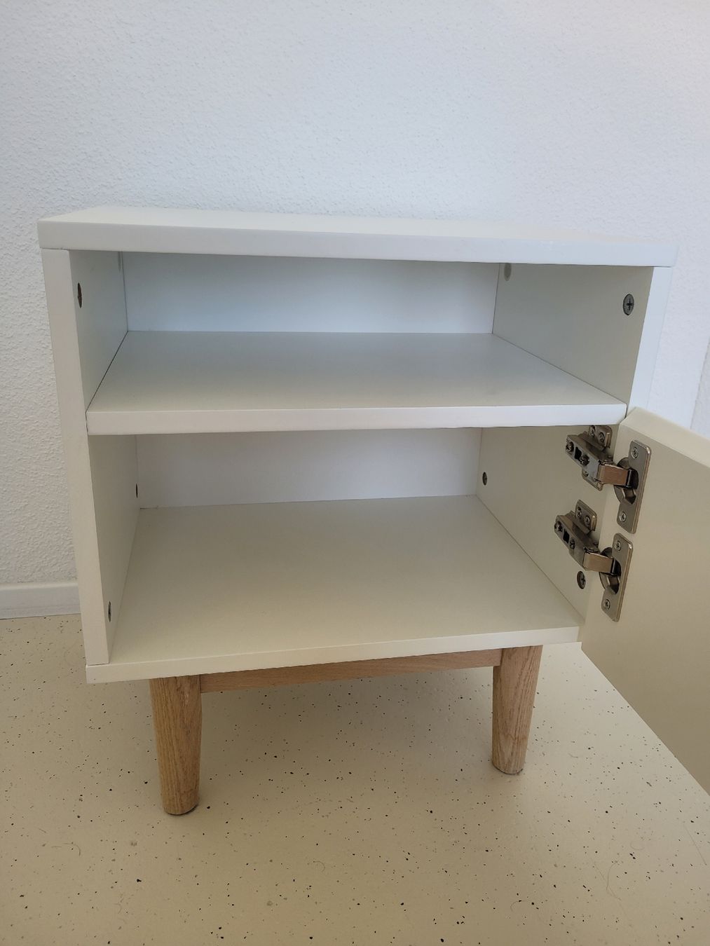 Maisons du monde Tables de nuit: Nachttisch Skandi mit zwei Ebenen – D'occasion à Schlieren par lilly_mx 3