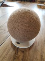 Trixie Kratzball aus Jute auf Holzplatte – neu & unbenutzt