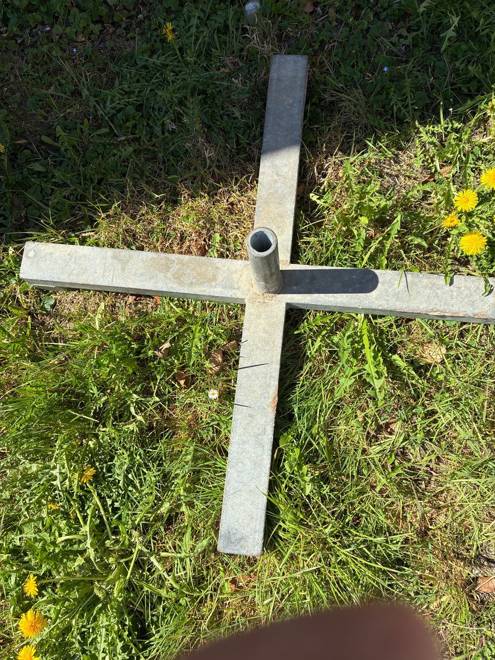 Sonstiges: Grosser schwerer  Sonnenschirmständer – Gebraucht aus Engelburg von vgr_2kyp