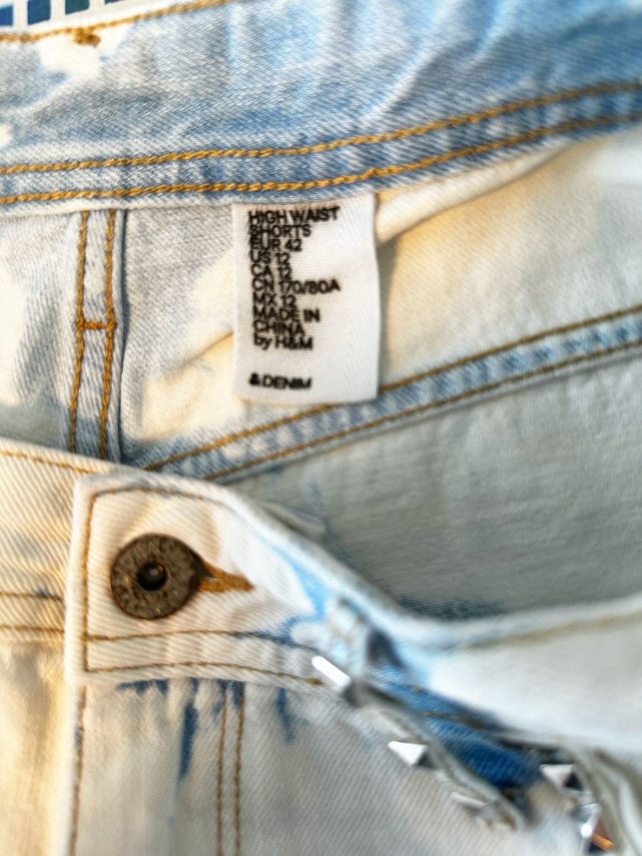 H&M Jeans: Denim High waist Shorts Grösse 42 – Nuovo (secondo la descrizione) da Eglisau venduto da Brewster1 3
