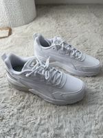 Baskets Puma blanches, parfaites pour le printemps Taille 42