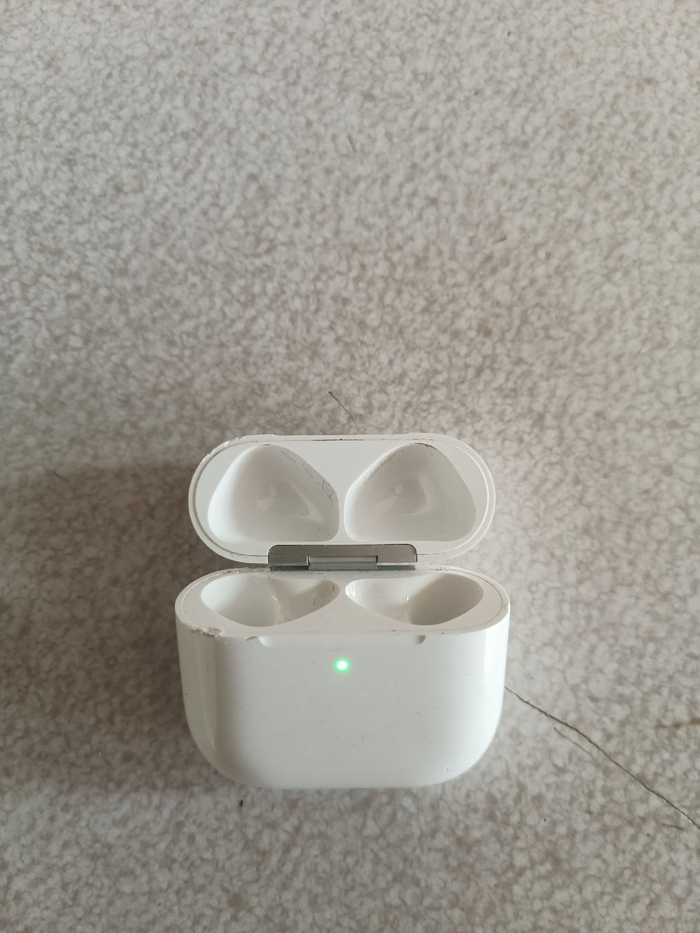 Apple Ladegerät: Airpods Ladehülle – Gebraucht aus Wichtrach von Quaglia.8 1