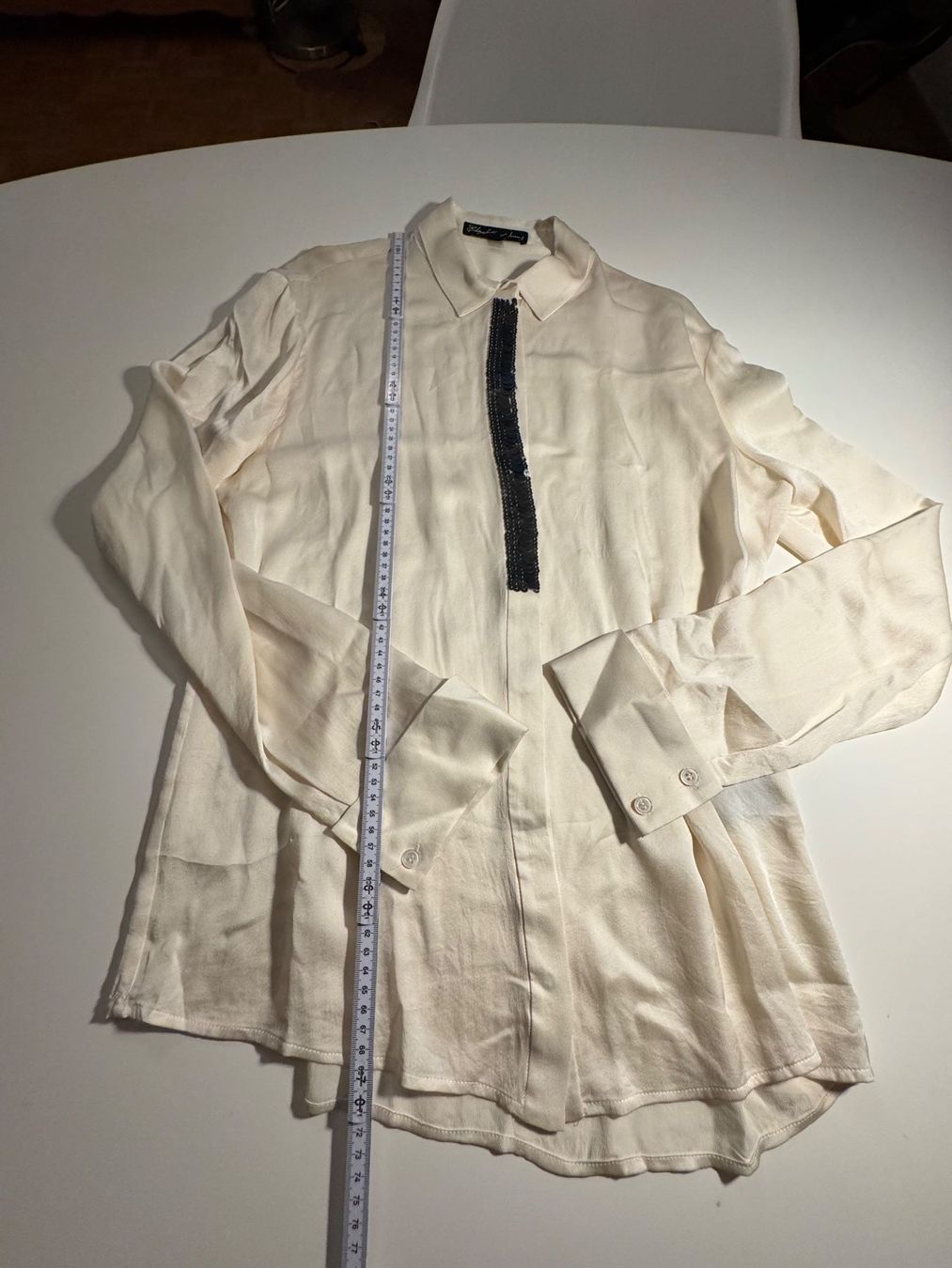Blusen: Klassische Seidebluse Off White, Gr M, lang – Gebraucht aus Zumikon von calibru