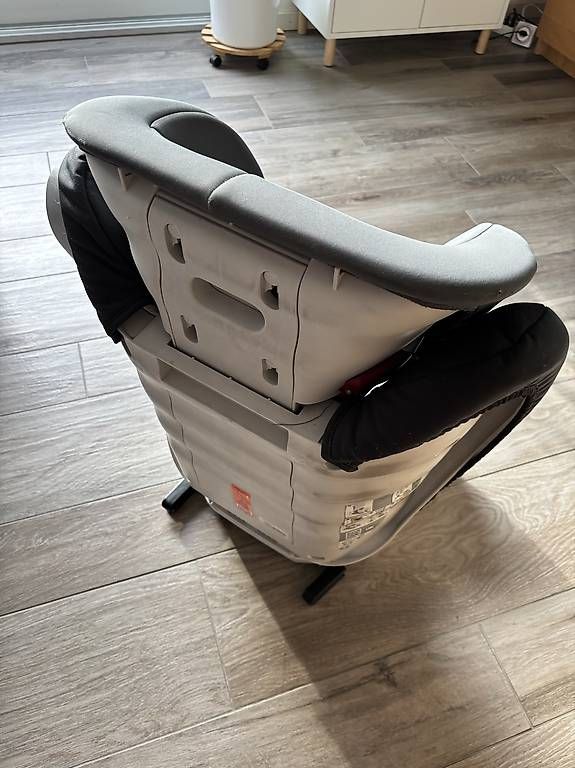 Seggiolini per auto: Britax Römer Kidfix SL SICT gris – Usato da Vufflens-la-Ville venduto da floschlier 1
