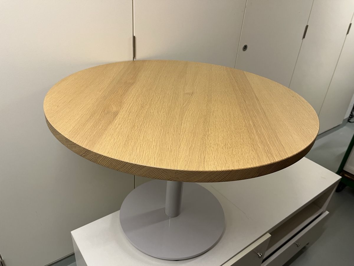 Tische: Kleiner Holztisch massiv Eiche oder Buche 75 cm duchmesser – Gebraucht aus Rüti ZH von Walti0