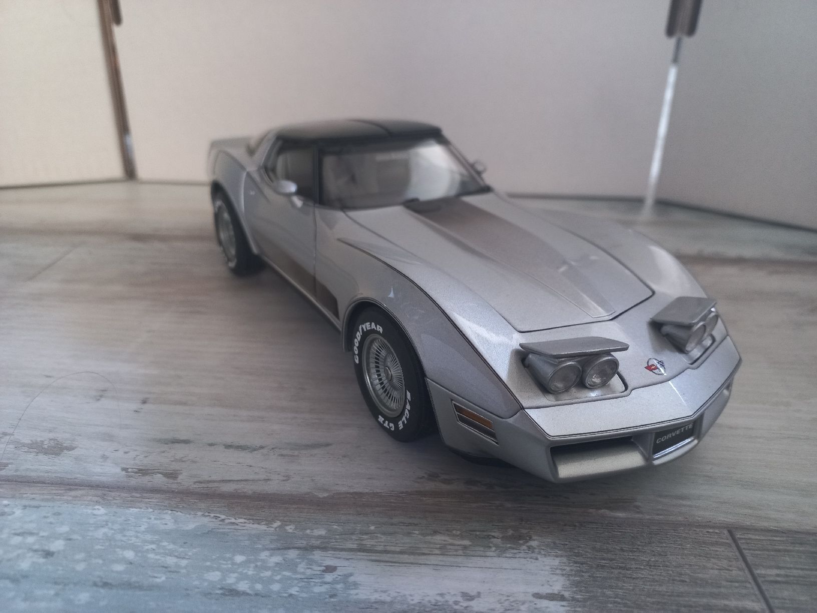 Autoart Modellautos: Chevrolet Corvette C3 1/18 Autoart – Gebraucht aus Attalens von remy_s00 1