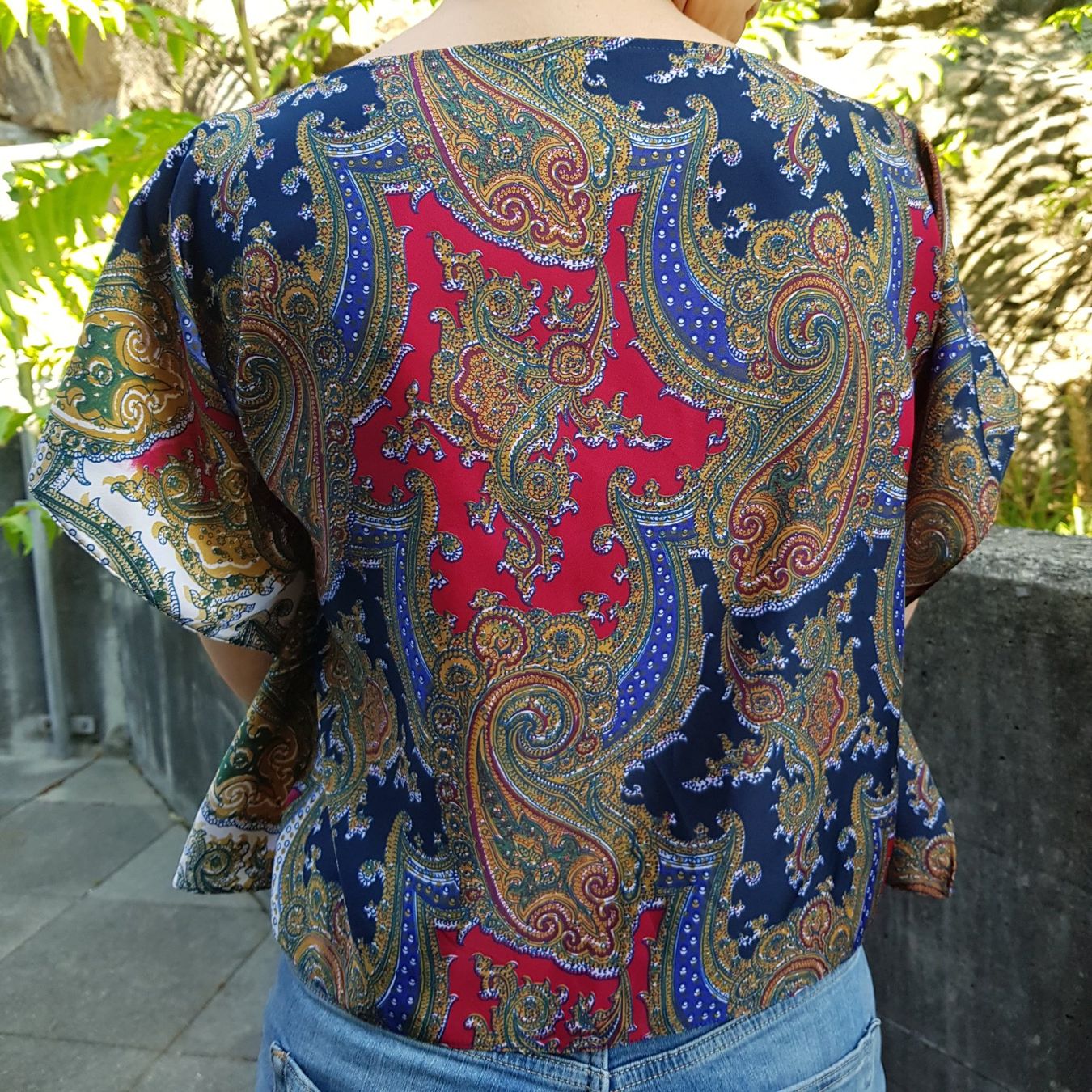 Top: Handmade Upcycling Crop Top – Usato da Monte Carasso venduto da arn_dime 1