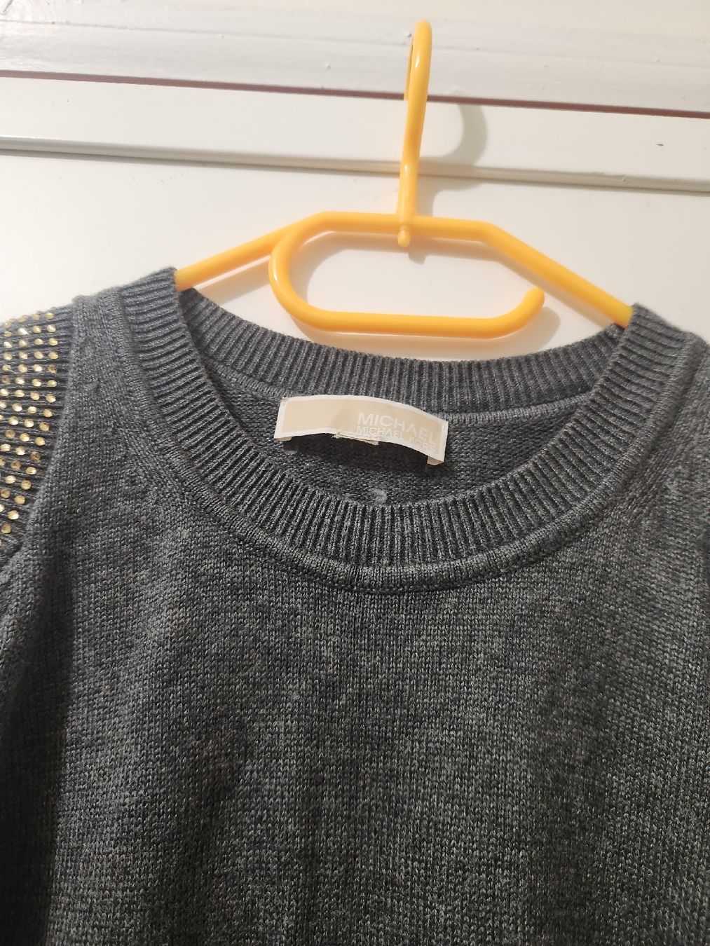 Michael Kors Maglioni & Felpe: Pull Michael Kors gris épaules dénudées taille M/L – Usato da Niedergösgen venduto da Eva2410 3