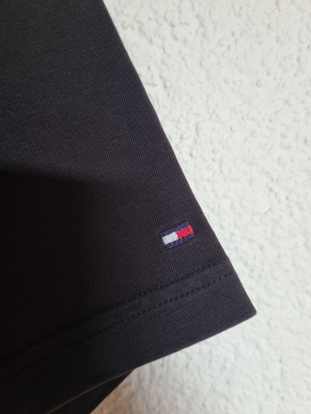 Tommy Hilfiger T-shirt: T-Shirt Tommy Hilfiger – Usato da Bätterkinden venduto da luk_6kmj 4