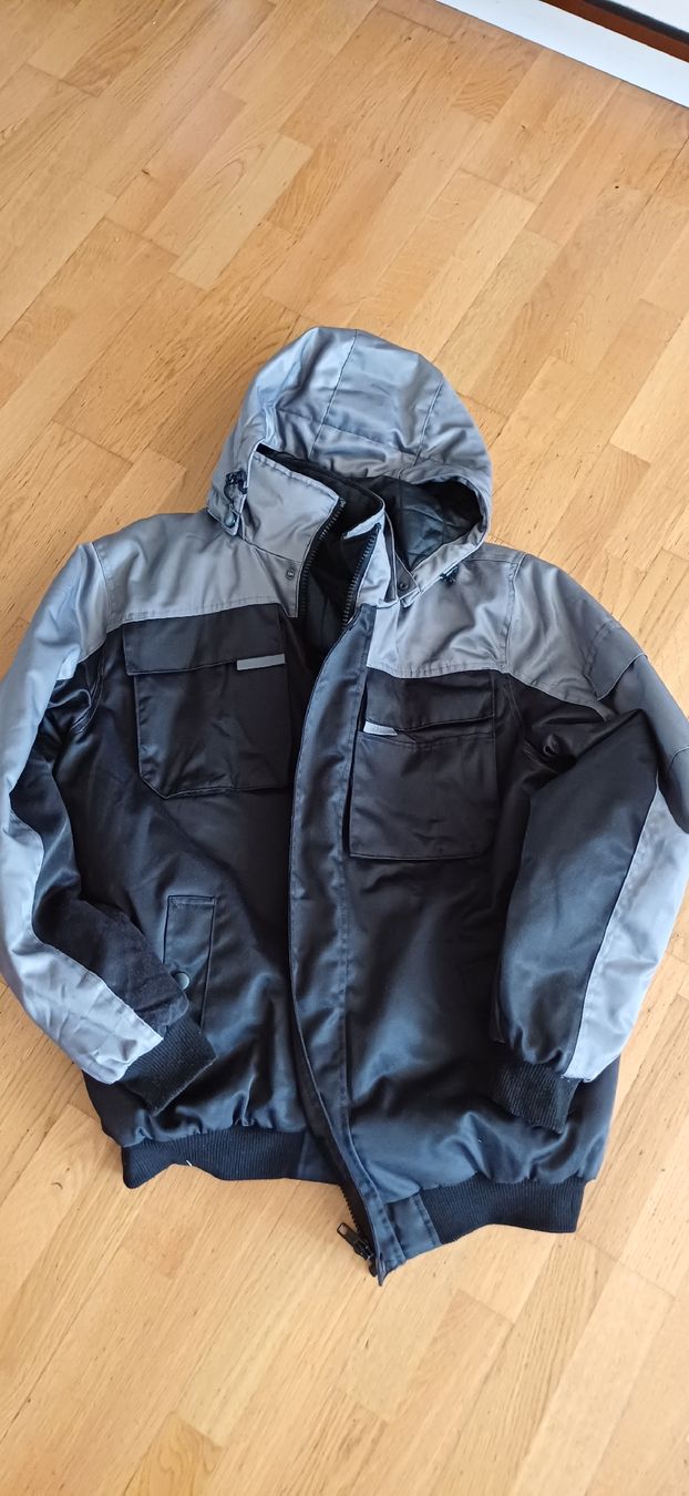 Giacche: Jacke mit Kapuze, Grau/Schwarz – Nuovo (secondo la descrizione) da Uetendorf venduto da TheTschegi95