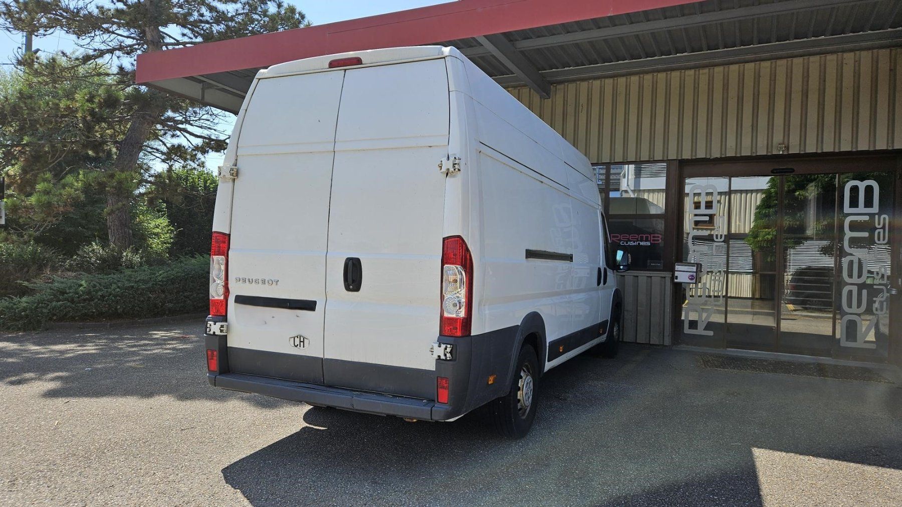 Peugeot Véhicules utilitaires: Peugeot Boxer – D'occasion à Yverdon-les-Bains par  2