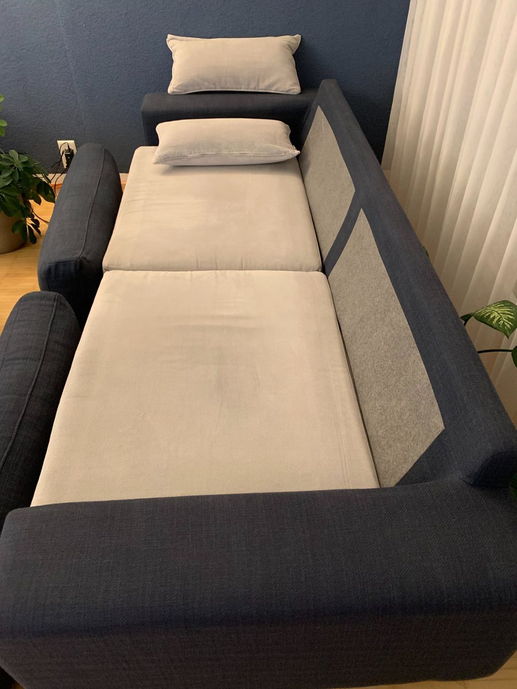 Divani: 2x Sofa dunkelblau mit hellen Sitzpolstern gebraucht ab 1.- – Usato da Daellikon venduto da wieneu 3