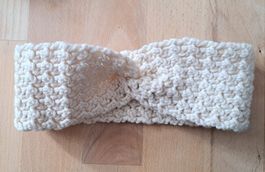 Schönes handgehäkeltes Stirnband