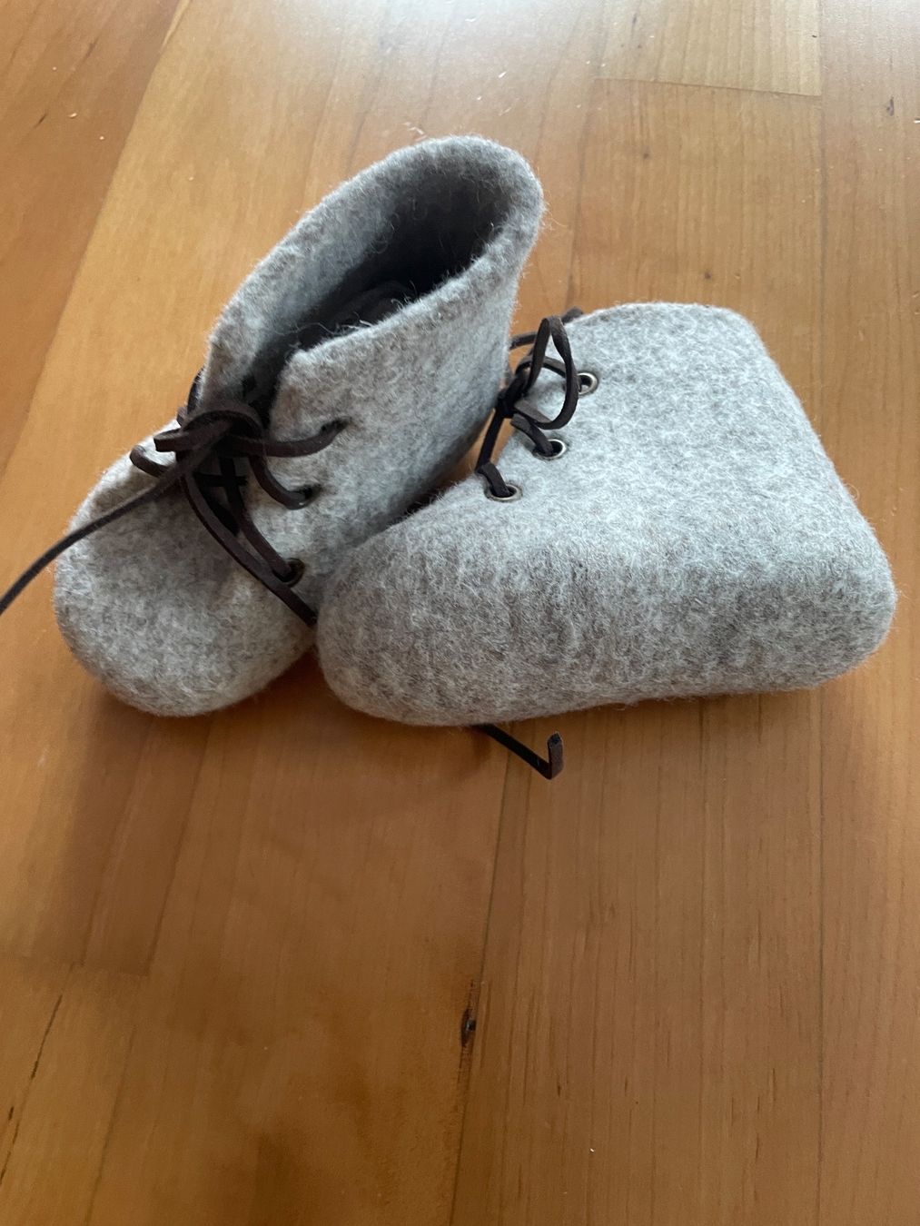 Scarpe per ragazzi: NEU Handgemachte Baby-Wolleschuhe – Nuovo e nell'imballaggio originale da Adliswil venduto da Udarius 1