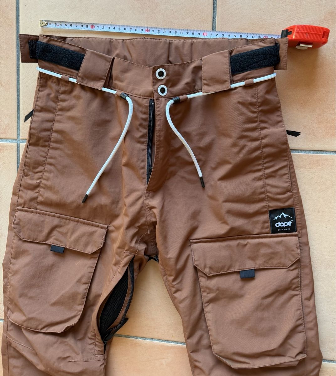 Dope Pantaloni: Dope Snowboardhose Braun Gr S – Nuovo (secondo la descrizione) da Bonstetten venduto da norisknofun123 1
