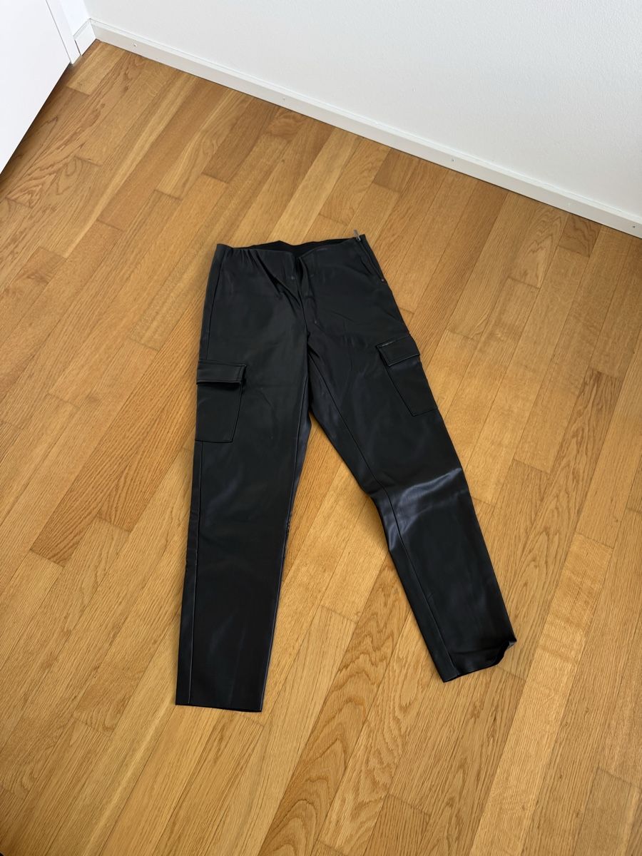 Only Pantaloni: Lederhose Gr. XS – Nuovo (secondo la descrizione) da Zürich venduto da lionsk