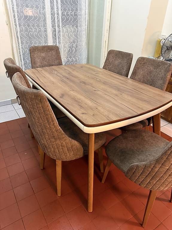 Set di tavolo e panche: Table à manger avec six chaises – Usato da Genève venduto da sul_65pv