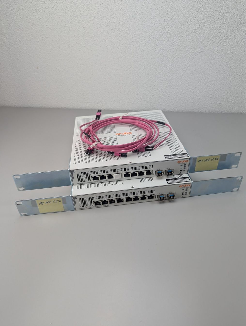 Aruba Modem & Router: 2x Aruba 1930 Switch, inkl. 4x 1G SPF Modul – Usato da Wauwil venduto da MEC-NET 1