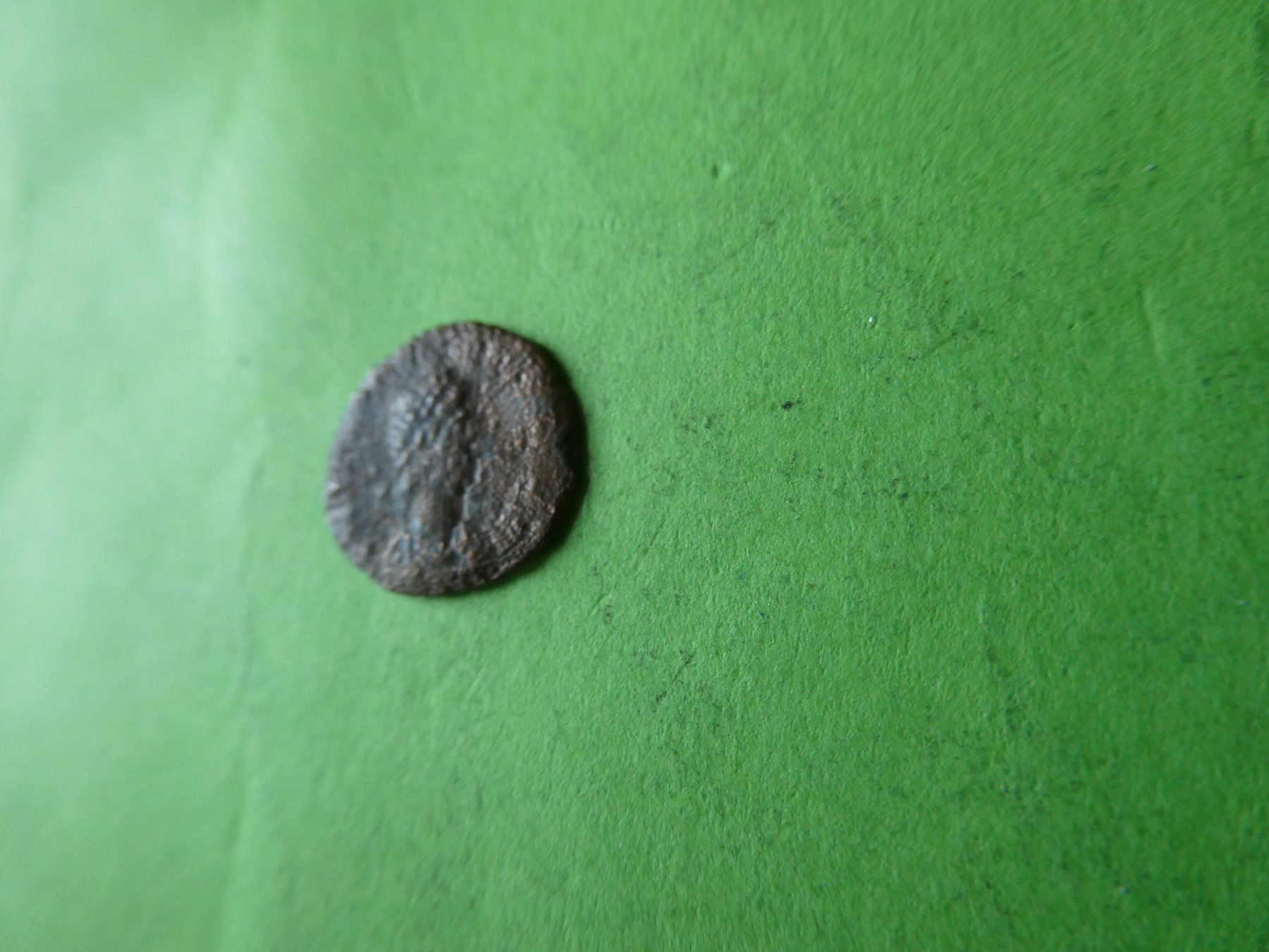 Alle Münzen: uralte Bronzemünze  13 mm     0.69 g – Gebraucht aus Hinterforst von Rohusri 1