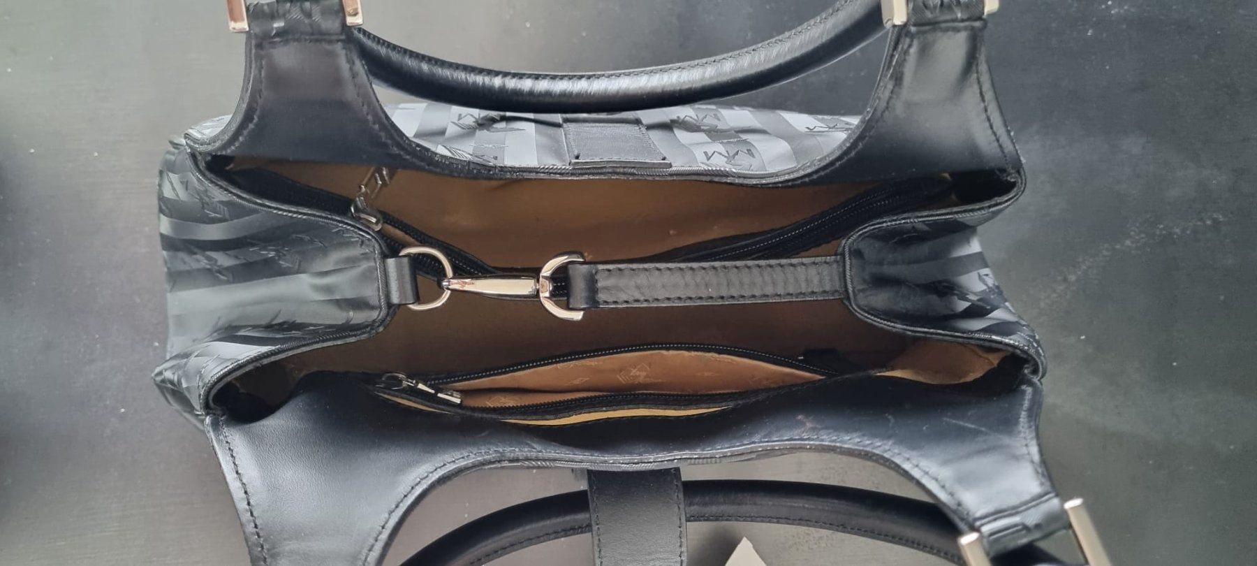 Taschen für Damen: Maison Mollerus Handtasche, Leder, Schwarz – Gebraucht aus Adlikon b.Regensdf von rut_q9zd 3