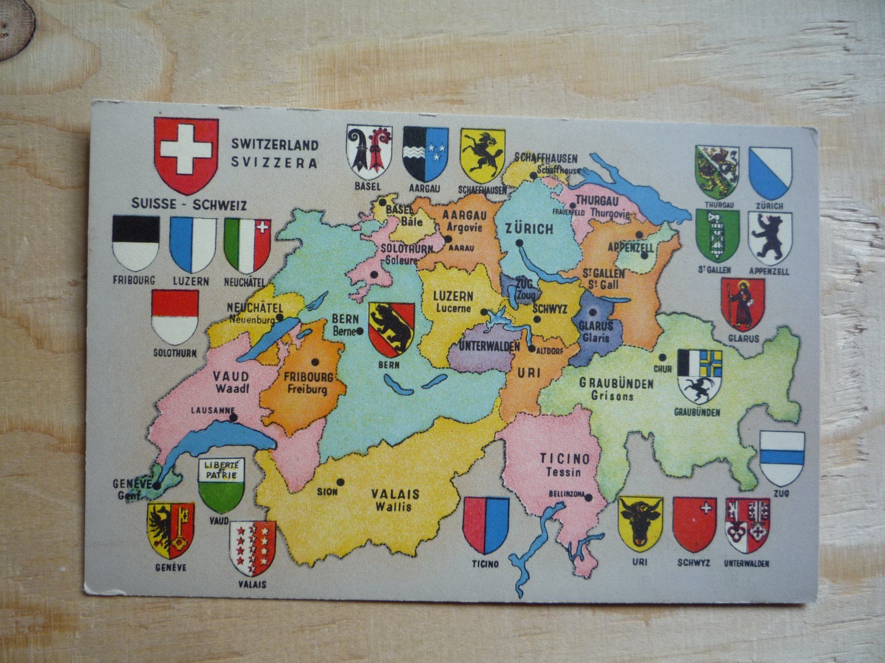 Cartoline postali: CH Karte mit allen Kantonswappen, 403 – Usato da Rieden SG venduto da Gant24