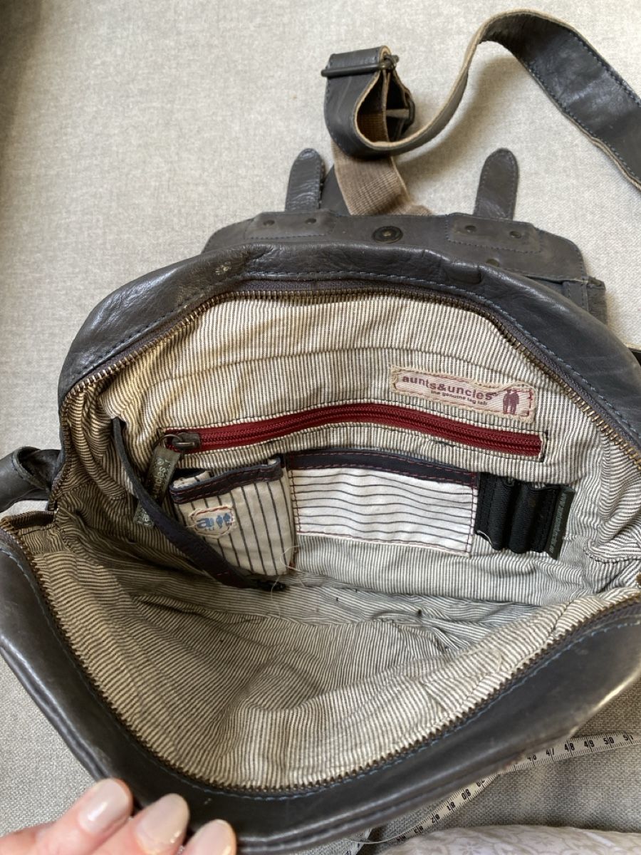 Aunts & Uncles Borse da donna: Aunts & Uncle Ledertasche d.grau, mit 3 Reissverschlüsse – Usato da Homberg b. Thun venduto da Homata 5