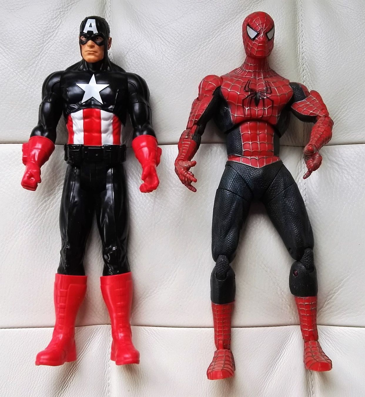 Marvel Statuette: Marvel Hero Figuren 2 Stk. – Usato da Lachen SZ venduto da PizBuin35