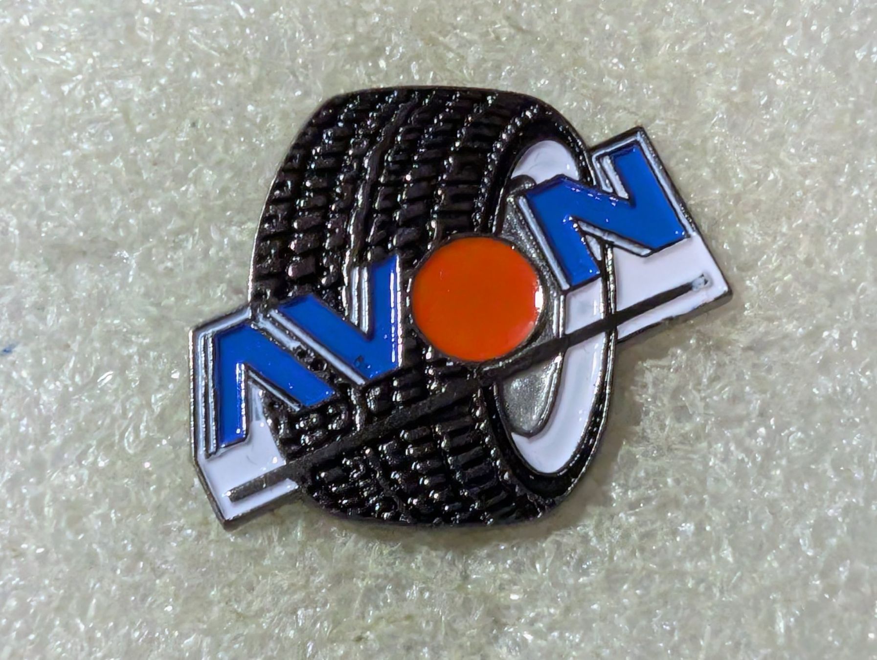 Placchette & Badge: Ansteckpin 117: Avon – Usato da Oppligen venduto da Pin-Fall-Shop