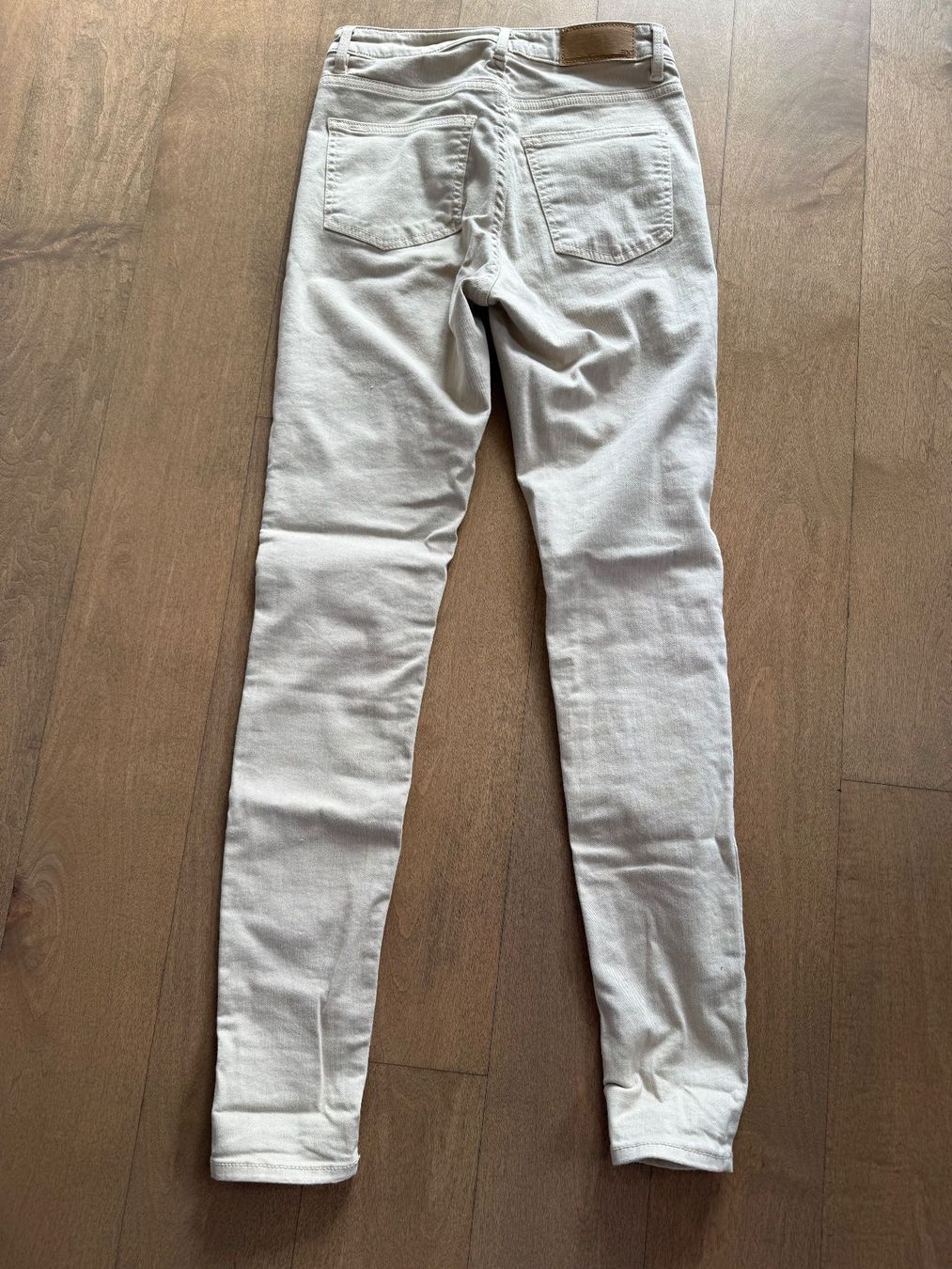 Esprit Jeans: EDC by ESPRIT - hellbeige Jeans mit Used-Effekten Gr. 27/32 – Usato da Meilen venduto da kleisi01 3