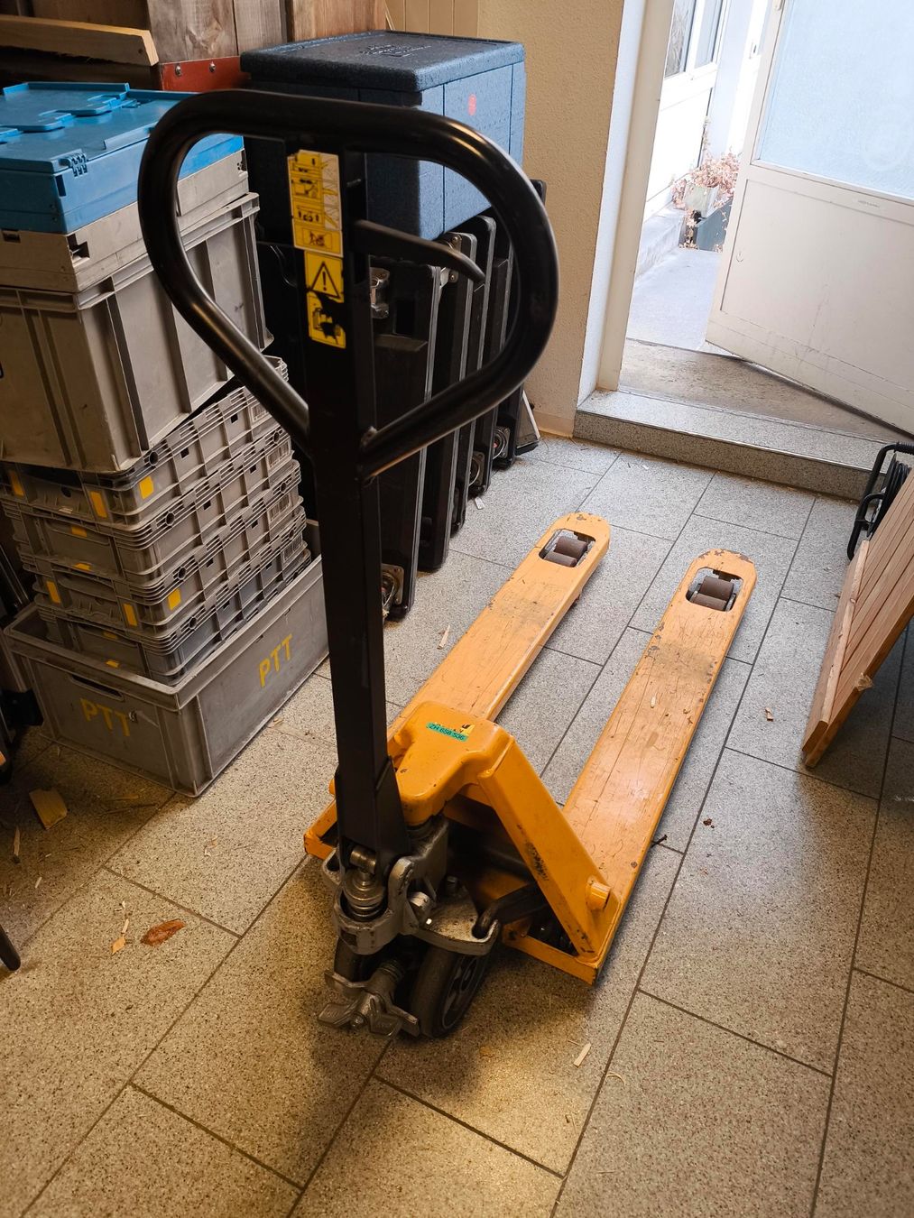 Carrelli elevatori e a forche: Palletthubwagen 2500 kg – Usato da Zürich venduto da flashkurier