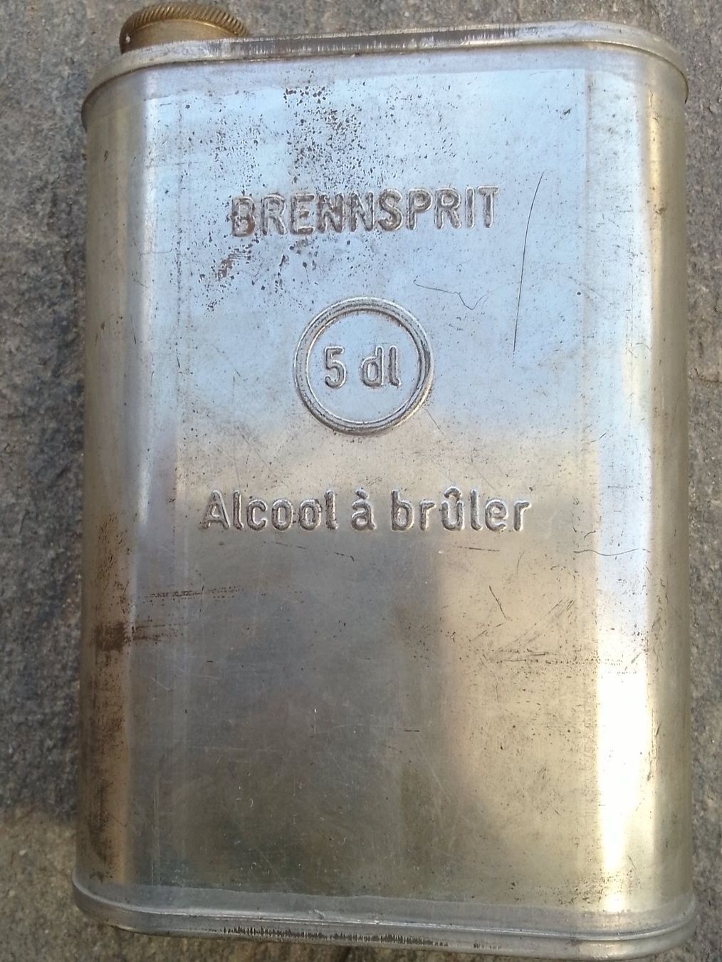 Benzinkanister: Ancienne canette d`alcool á brûler – Gebraucht aus pully von gringoloko 1