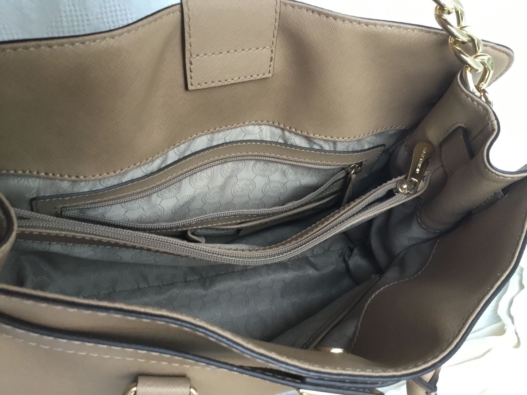 Michael Kors Taschen für Damen: Neuwertige grosse Michael Kors Tasche – Gebraucht aus St. Gallen von chamilla 1