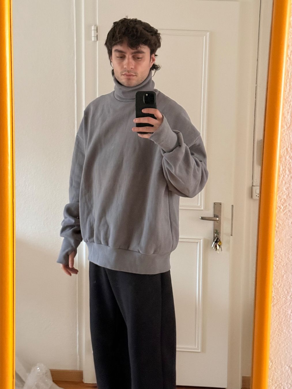 Pullover & Sweatshirts: Oversize Comfy Rollkragen Pullover – Gebraucht aus Zürich von Basilou98