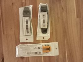 3GarminUhrenarmbänder 26mm, Schwarz und Olivgrün und Orange.