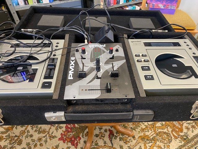 Platines de mixage: GEMINI CDJ 10 x 2, MIT HARTCASE DJ-CD-MIXER-SYSTEM-SETUP – D'occasion à Steinhausen par einzelstueck-brocki 6