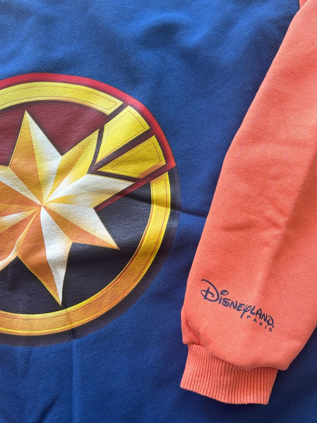 Maglioni & Felpe: Disneyland Paris Marvel Captain Pullover XS – Usato da Wilen b. Wollerau venduto da sim_m7fg 1