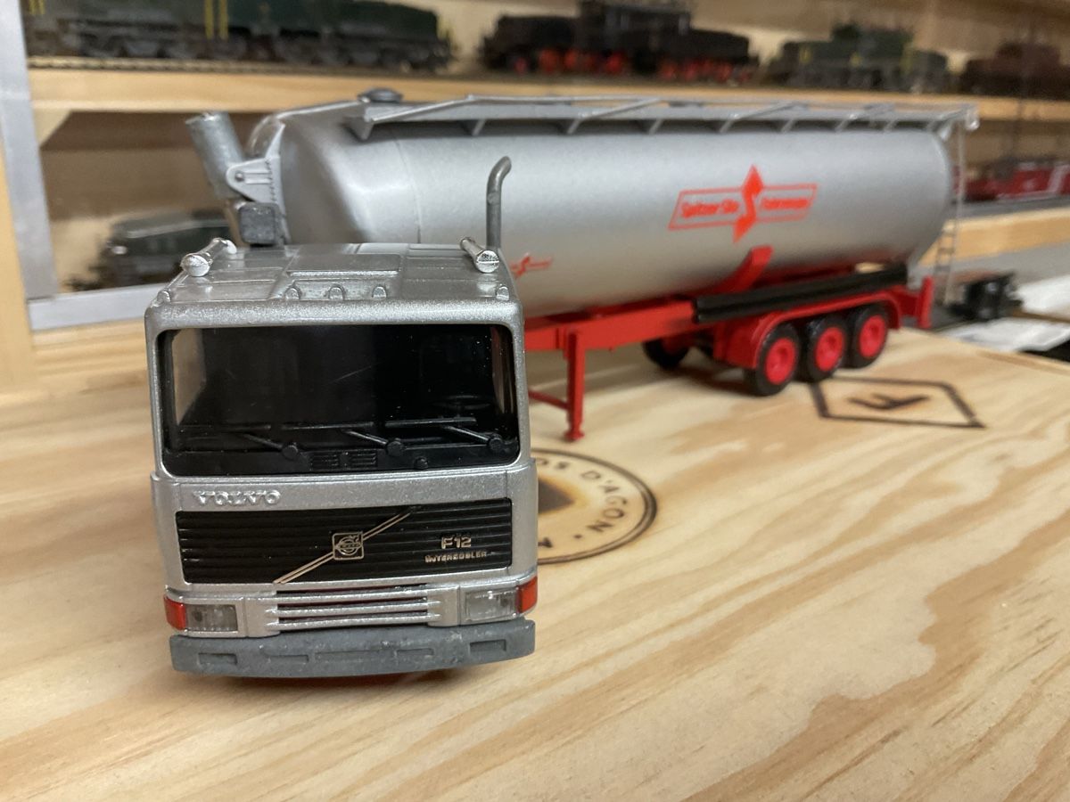 Modellbausätze & Standmodelle: Silo Spritzer – Neu (gemäss Beschreibung) aus Wald ZH von Sbbemilio 2
