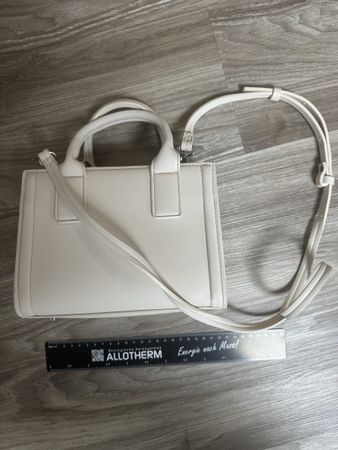 Trendige Mini Bag in Creme - Perfekt für den Sommer!