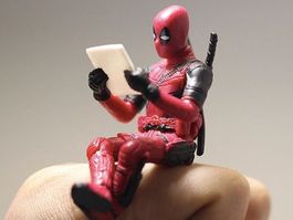 DEADPOOL 2 SITZEND - MINIFIGUR 6cm - MARVEL FIGUR